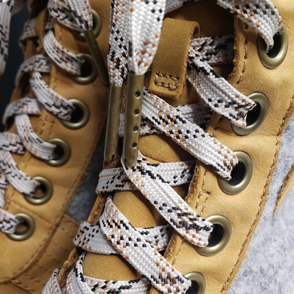 Sorel 'Lexie' Wedge Boot in Tan & Gray - size 6 Women's - Picture 8 of 13